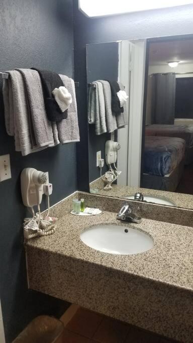 Hotel 2 Queen Beds Hotel Room 128 Booking 스틸워트 외부 사진